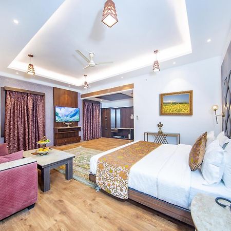 Отель Solar Residency, Srinagar Экстерьер фото