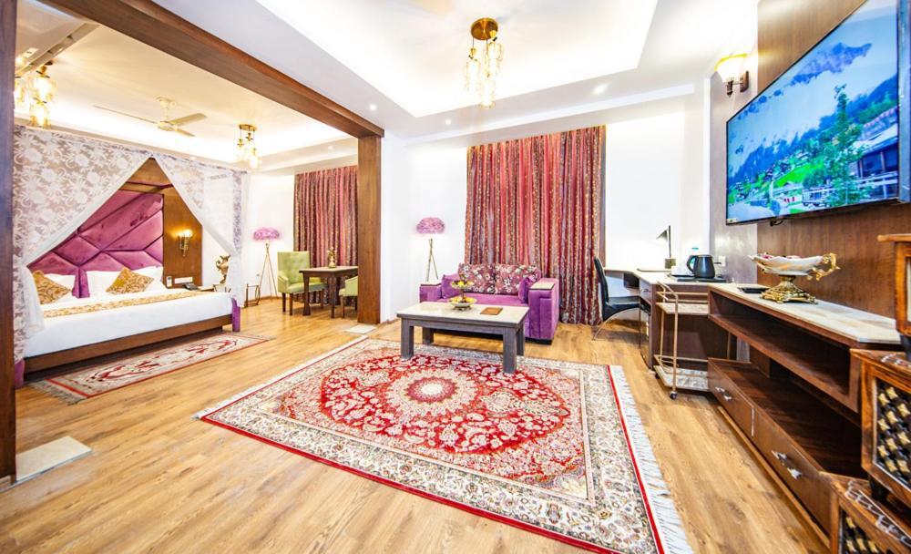 Отель Solar Residency, Srinagar Экстерьер фото