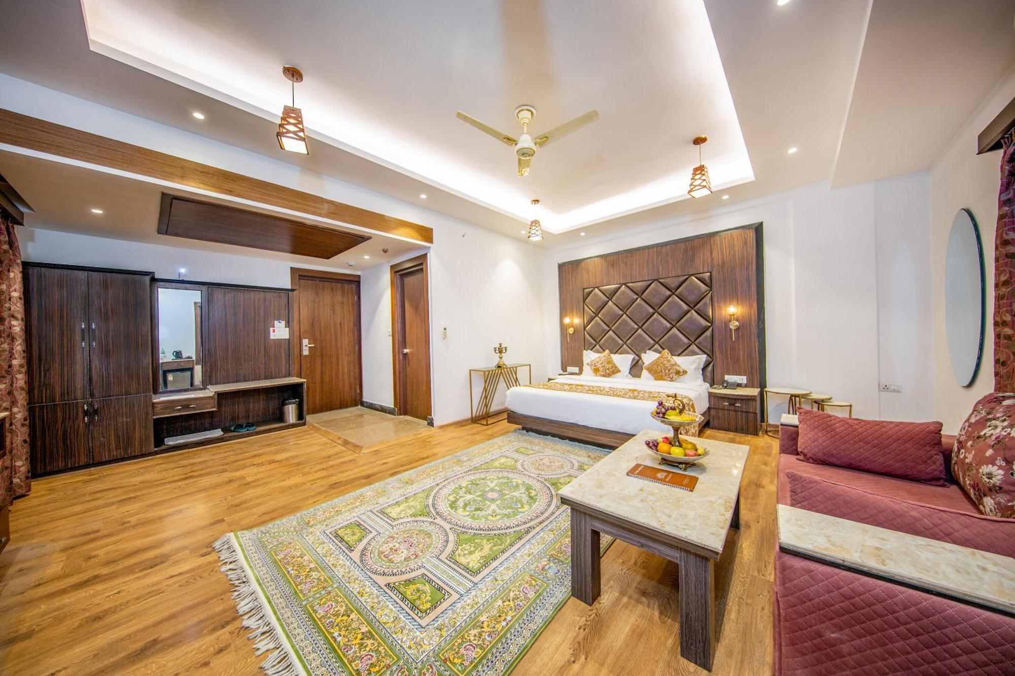 Отель Solar Residency, Srinagar Экстерьер фото